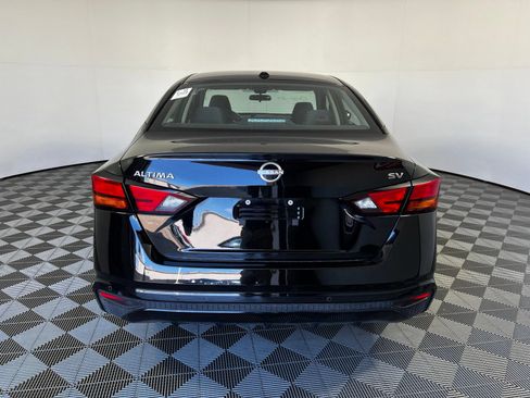 Used 2024 Nissan Altima 2.5 SV FWD image 6