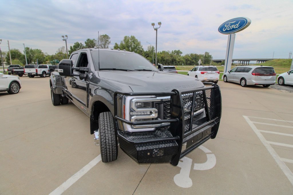 Used 2026 Ford F350 Platinum w/ FX4 Off-Road Package AWD/4WD image 2