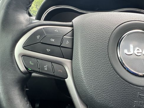Used 2019 Jeep Grand Cherokee Altitude RWD image 19