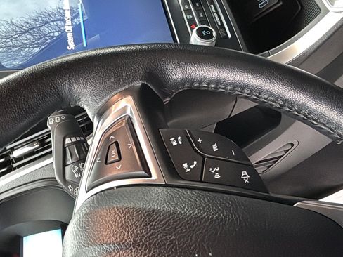 Used 2023 Ford Edge SEL image 16