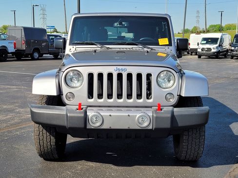 Used 2017 Jeep Wrangler Unlimited Sahara AWD/4WD image 9
