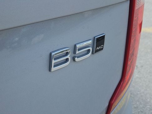 Certified 2024 Volvo XC90 B5 Core AWD/4WD image 5