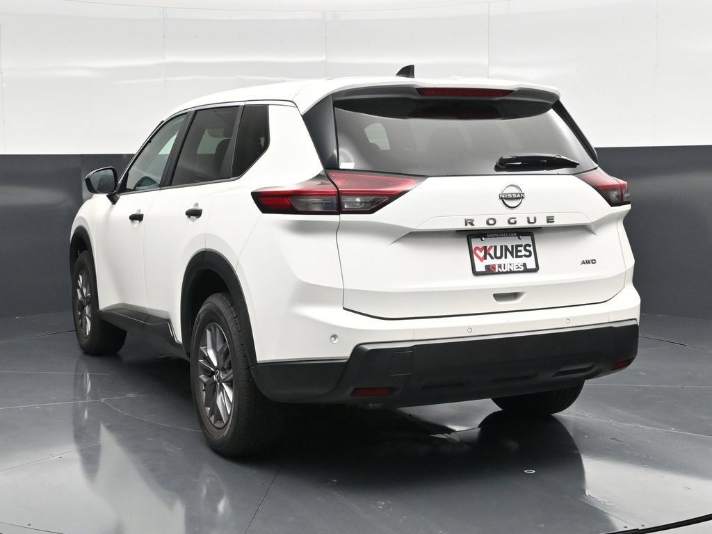 Used 2024 Nissan Rogue S AWD/4WD image 10