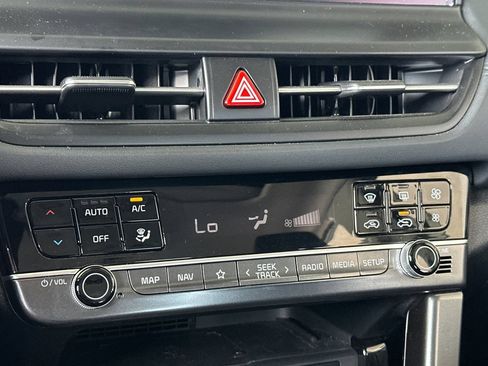Certified 2024 Kia Seltos SX w/ SX Sunroof Package AWD/4WD image 18