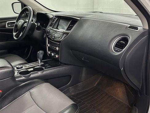 Used 2020 Nissan Pathfinder SL image 41
