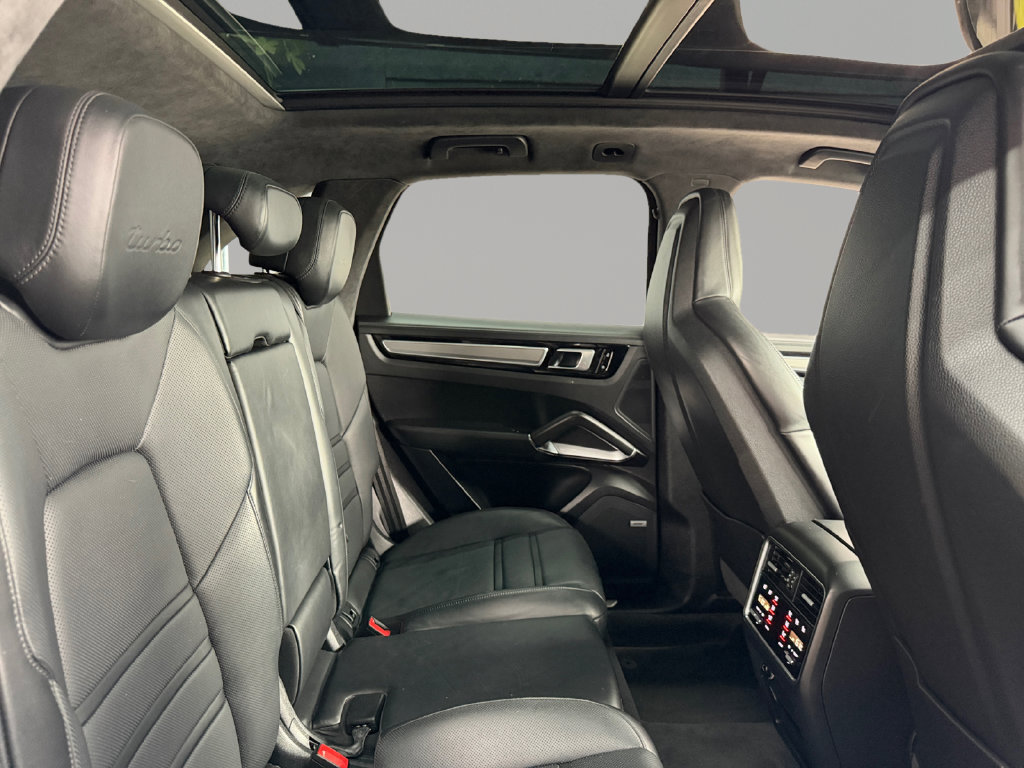 Used 2019 Porsche Cayenne Turbo AWD/4WD image 30