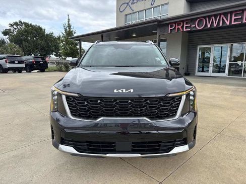 Used 2025 Kia Sorento EX w/ Panoramic Sunroof Package FWD image 3