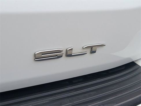 Used 2024 GMC Yukon SLT image 11