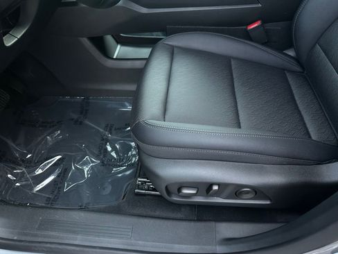 New 2026 Chevrolet Equinox LT w/ Convenience Package II image 12