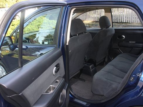 Used 2011 Nissan Versa 1.8 S w/ Plus Pkg FWD image 14