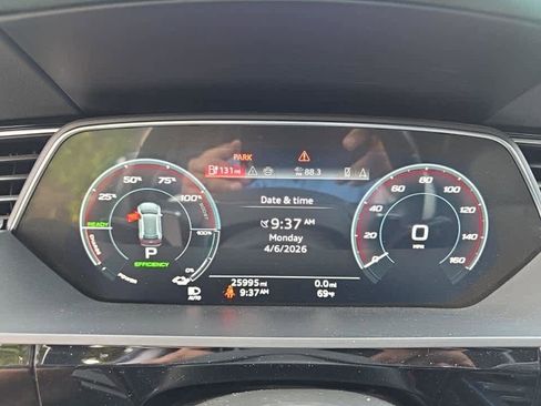 Used 2024 Audi Q8 e-tron Premium Plus image 9