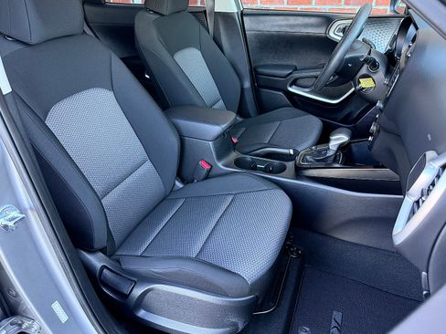 Used 2023 Kia Soul LX FWD image 33