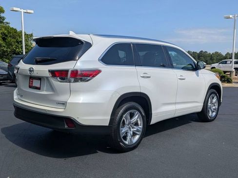 Used 2016 Toyota Highlander Limited w/ Driver Technology Package FWD image 3