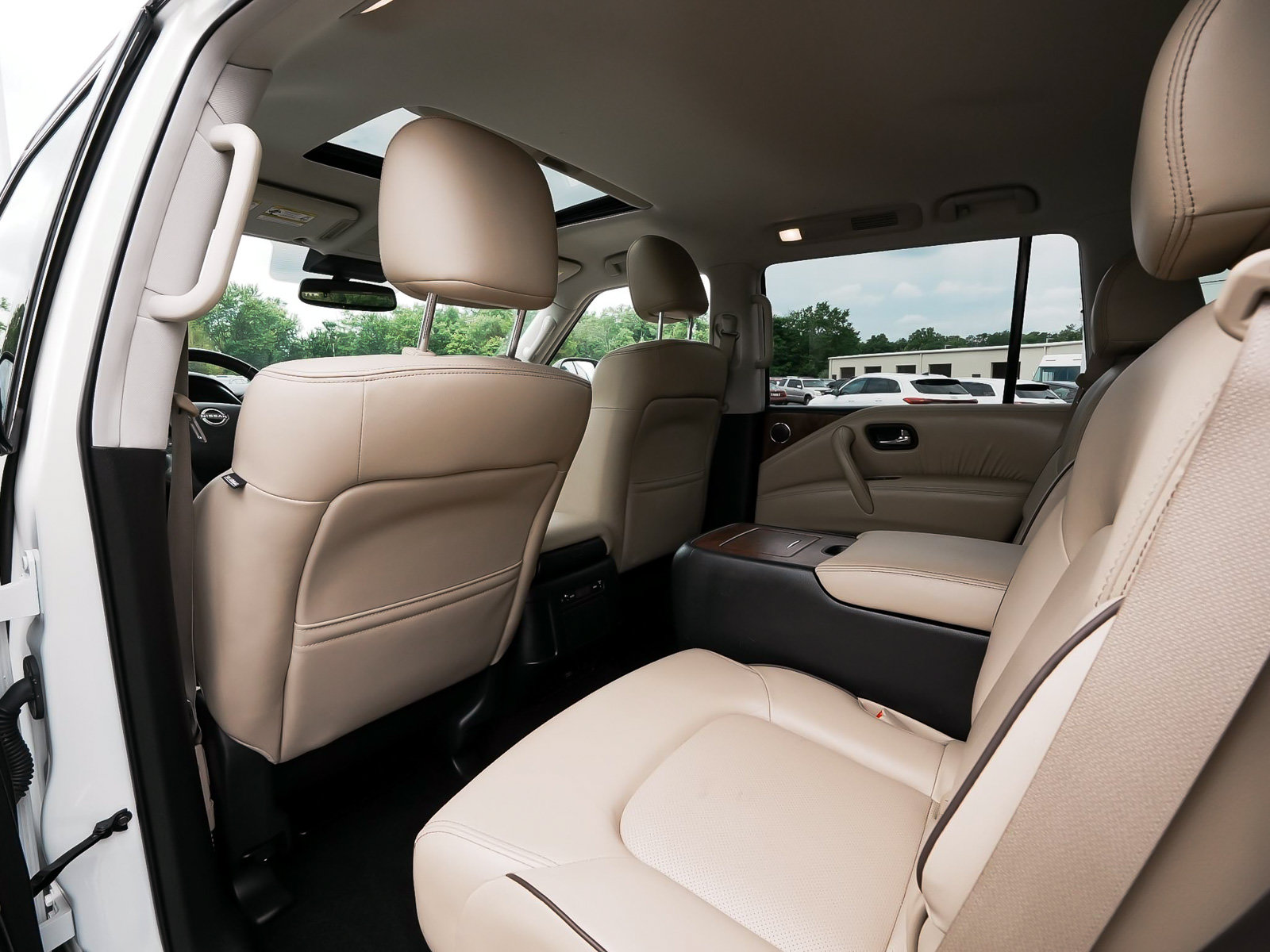 Used 2023 Nissan Armada SL w/ Captain's Chairs Package AWD/4WD image 38