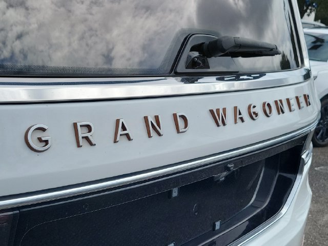 Used 2023 Jeep Grand Wagoneer Series III AWD/4WD image 9