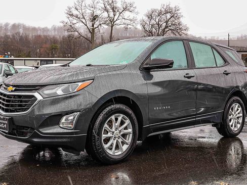 Used 2019 Chevrolet Equinox LS image 3