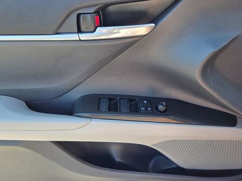 Used 2021 Toyota Camry SE image 31