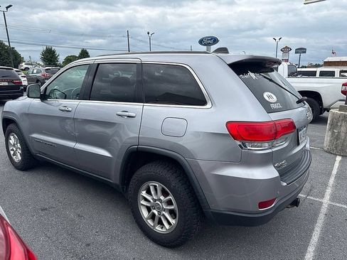 Used 2019 Jeep Grand Cherokee Laredo AWD/4WD image 3