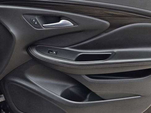 Used 2020 Buick Envision Essence FWD image 8