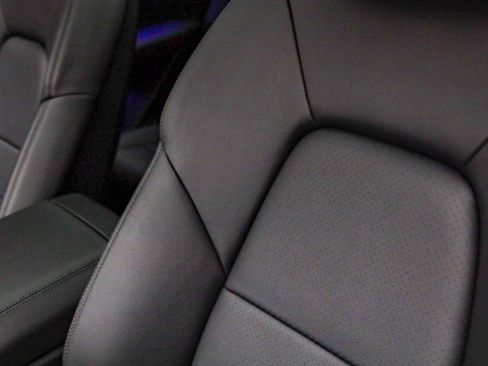 Certified 2026 Porsche Cayenne image 25