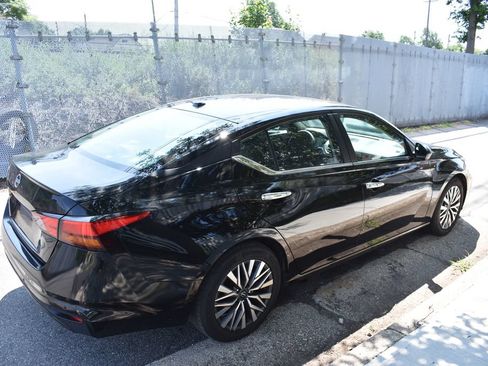 Used 2025 Nissan Altima 2.5 SV FWD image 5