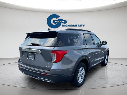 Used 2022 Ford Explorer XLT w/ Equipment Group 202A AWD/4WD image 5
