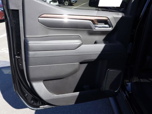 Used 2024 Chevrolet Silverado 1500 LT Trail Boss w/ Convenience Package II AWD/4WD image 32