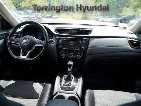 Used 2019 Nissan Rogue SV image 9