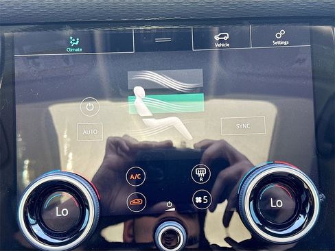 Used 2019 Land Rover Range Rover Velar image 16