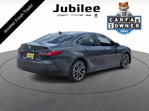 Used 2025 Toyota Camry XLE FWD image 5
