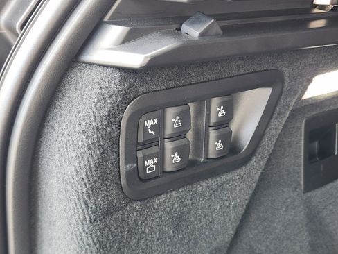 Used 2023 BMW X7 M60i w/ Executive Package image 38