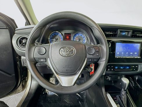 Used 2018 Toyota Corolla LE image 15