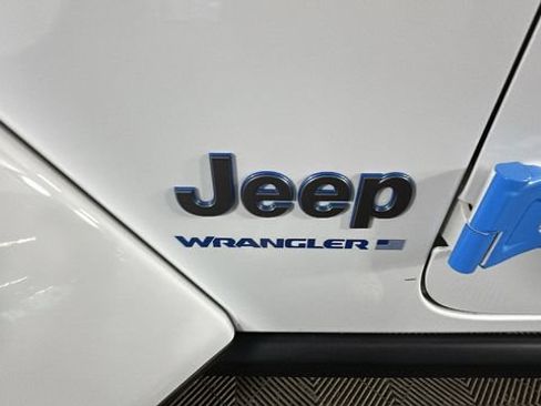 Used 2023 Jeep Wrangler Unlimited Rubicon 4xe w/ Cold Weather Group AWD/4WD image 9