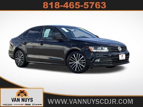 Used 2017 Volkswagen Jetta Sport image 1