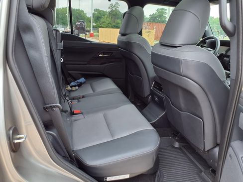 Used 2025 Lexus GX 550 w/ Accessory Package (2T) AWD/4WD image 23