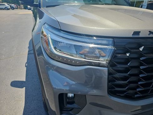 Used 2025 Ford Explorer ST AWD/4WD image 7