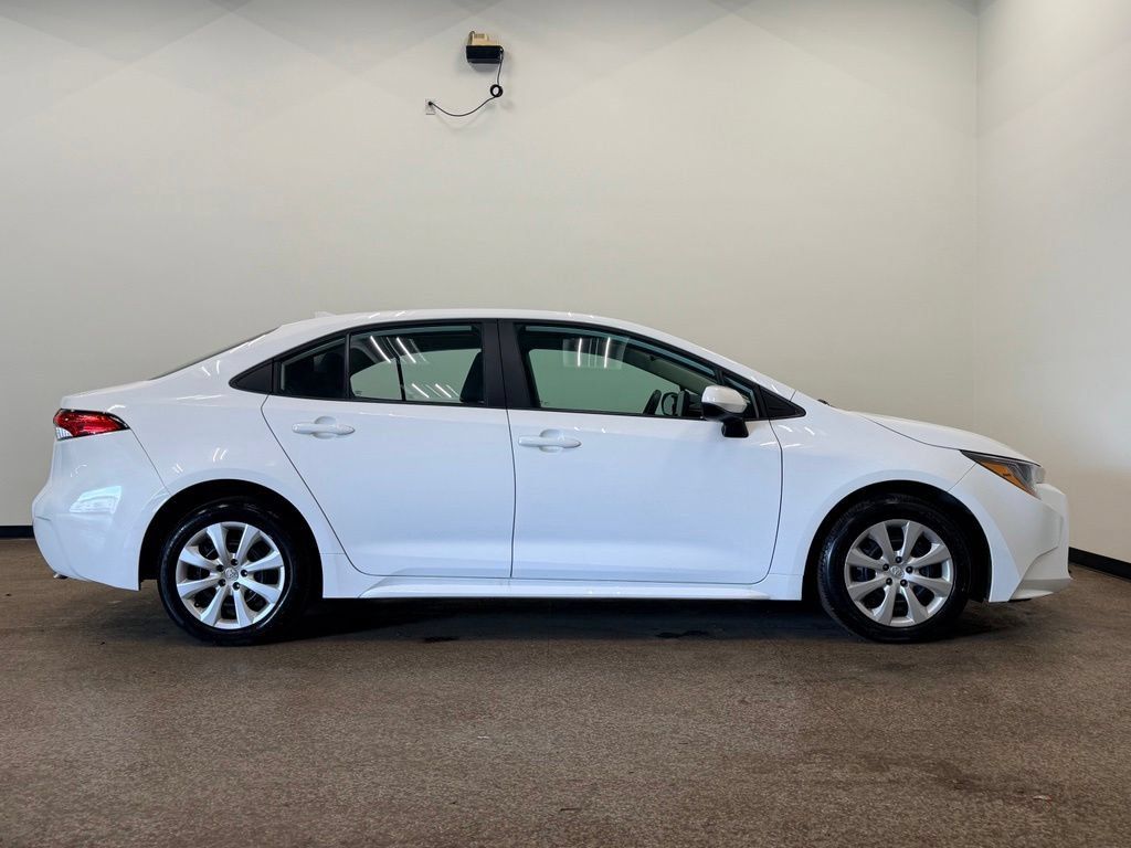 Used 2025 Toyota Corolla LE FWD image 6