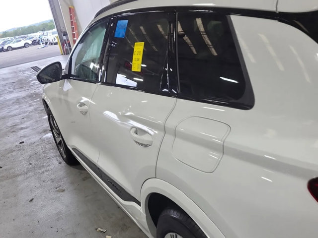 Used 2025 Audi Q6 e-tron Premium Plus AWD/4WD image 10