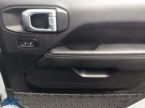 Used 2022 Jeep Wrangler Unlimited Sahara w/ Cold Weather Group image 14