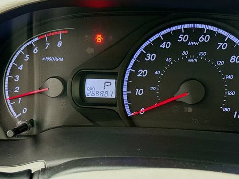 Used 2012 Toyota Sienna LE w/ Towing Pkg FWD image 12