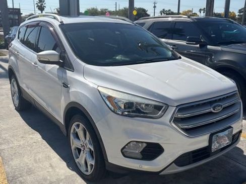 Used 2019 Ford Escape Titanium image 2