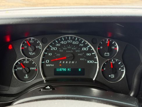 Used 2021 Chevrolet Express 2500 w/ Driver Convenience Package image 24