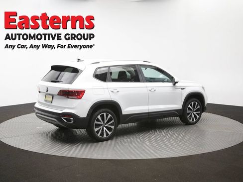 Used 2024 Volkswagen Taos SE FWD image 40