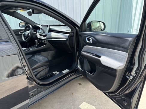 Used 2025 Jeep Compass Latitude w/ Sun & Sound Group image 16