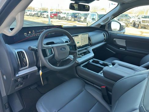 New 2026 Ford Expedition Active image 12