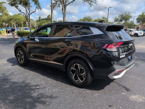 Used 2023 Kia Sportage LX FWD image 5