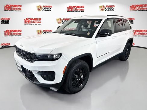 Used 2024 Jeep Grand Cherokee Altitude AWD/4WD image 14