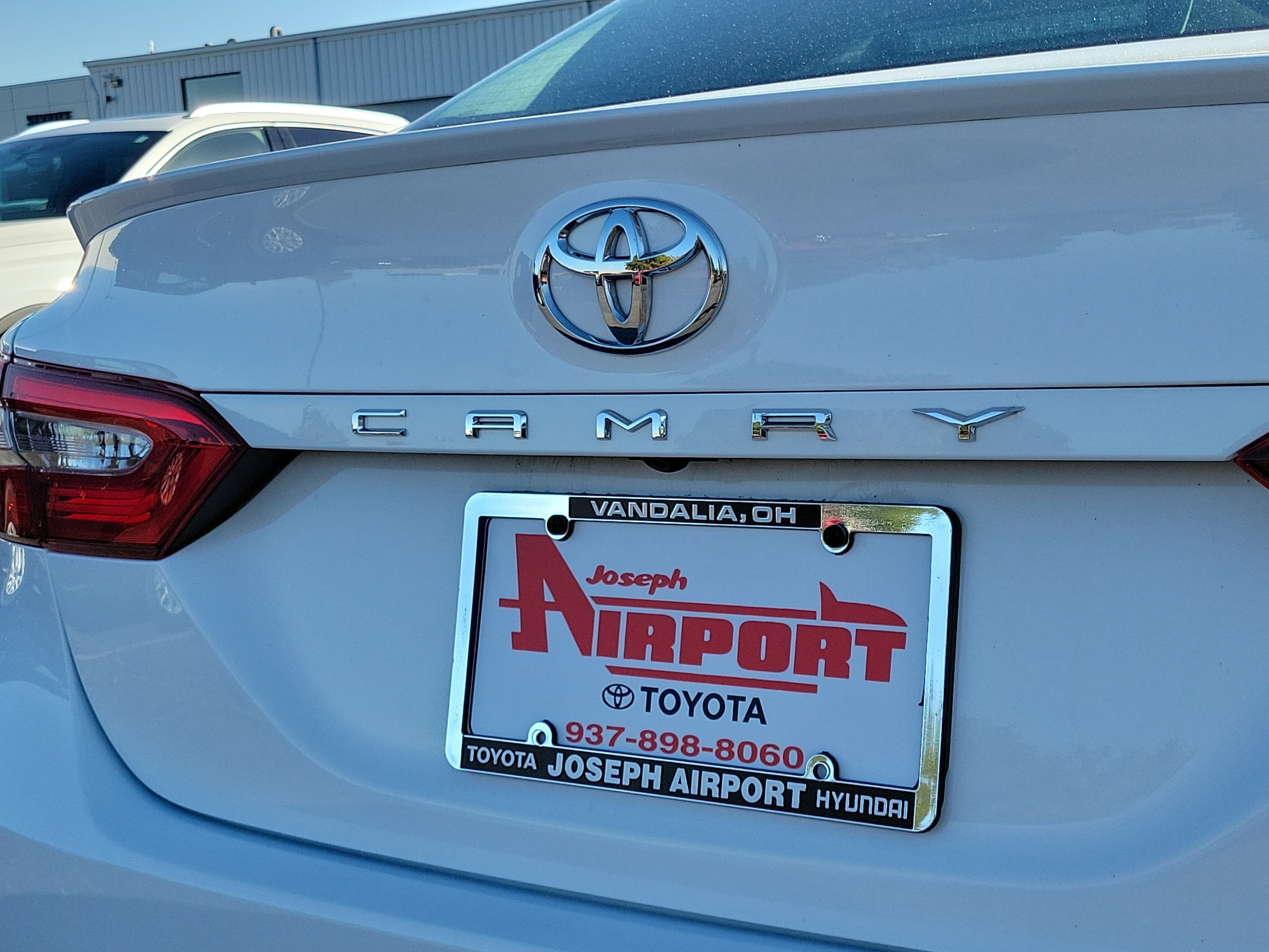 Used 2020 Toyota Camry SE w/ Convenience Package FWD image 6