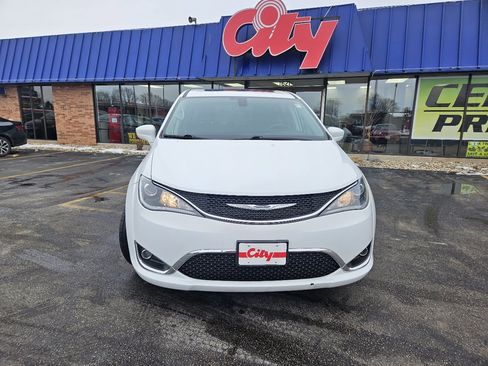 Used 2020 Chrysler Pacifica Touring w/ Cold Weather Group image 9