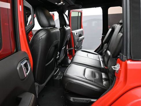 Used 2023 Jeep Wrangler Unlimited Sahara w/ Cold Weather Group AWD/4WD image 9